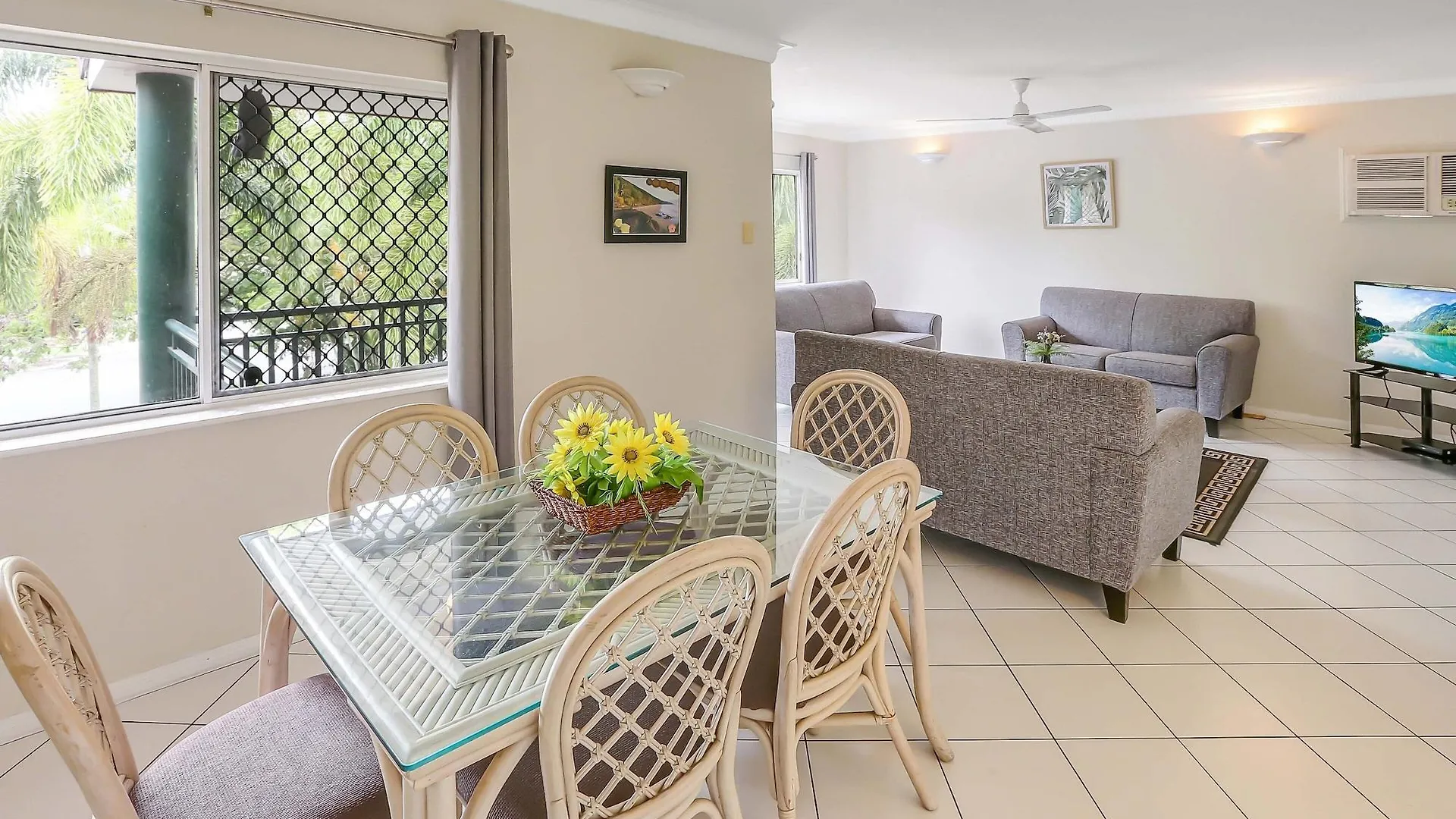 Koala Court Holiday Apartments Cairns Aparthotel