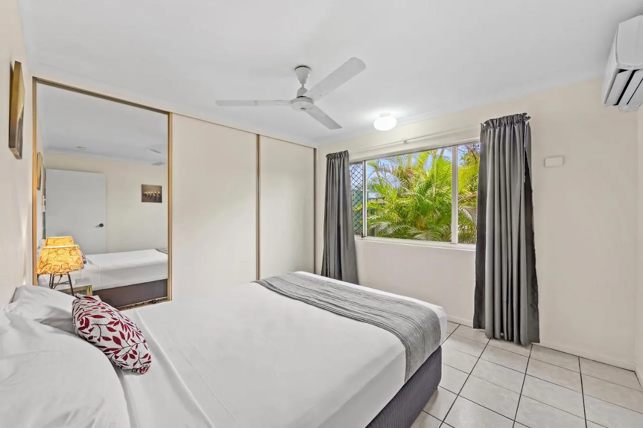 Koala Court Holiday Apartments Cairns 4*,  Australia