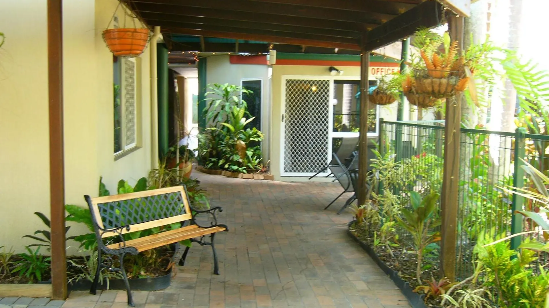 Koala Court Holiday Apartments Cairns Australia