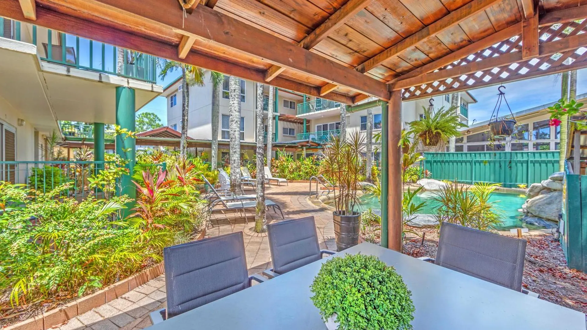 Koala Court Holiday Apartments Cairns Aparthotel